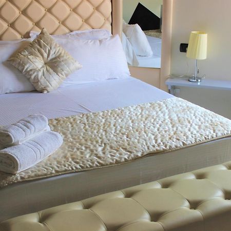 Luander Hotel Tirana Ruang foto