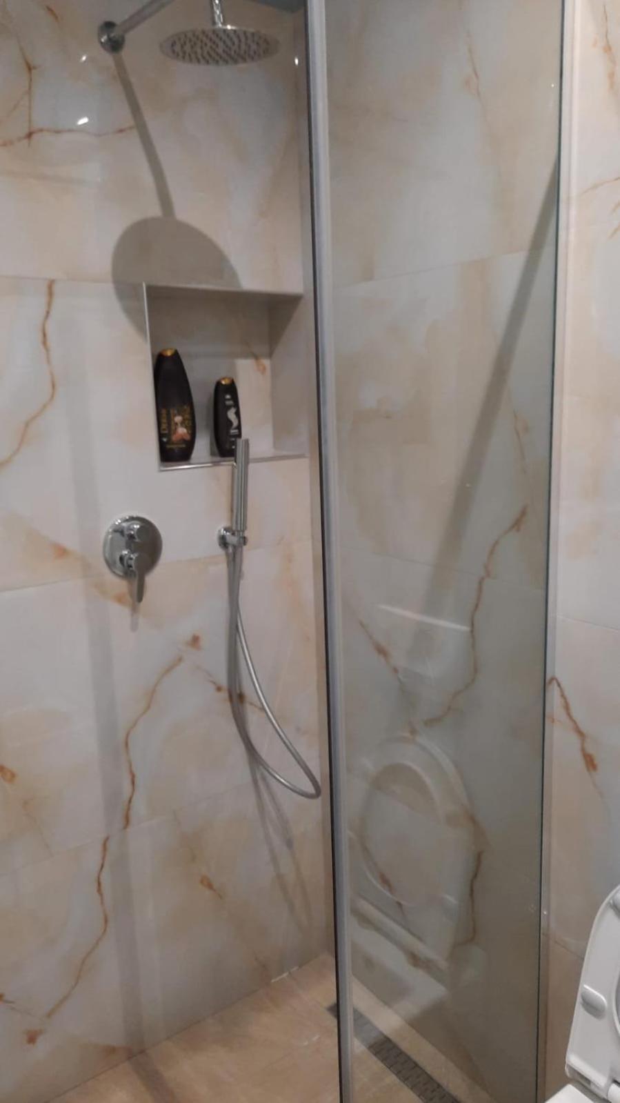 Luander Hotel Tirana Ruang foto